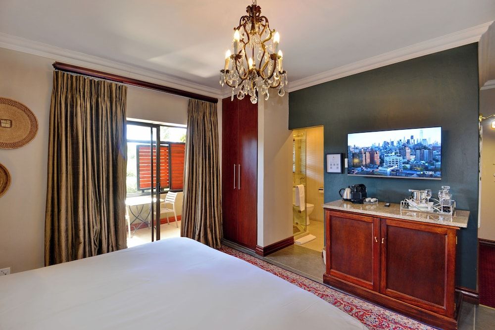 The Residence Boutique Hotel Luxury Room, 1 King Bed 5