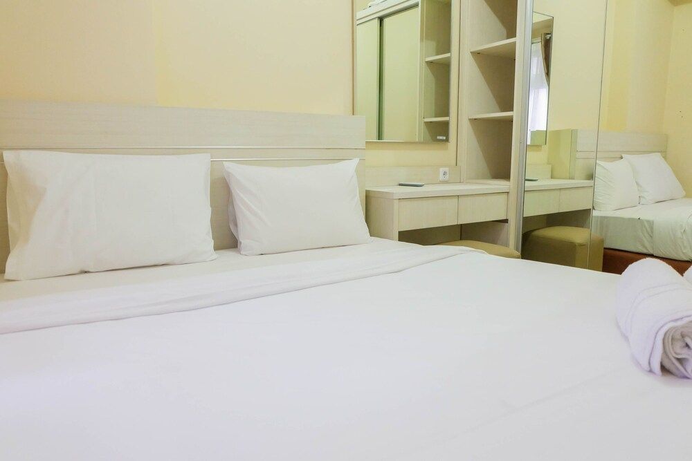 undefined Modern and Comfy 2BR Green Pramuka Apartment 6