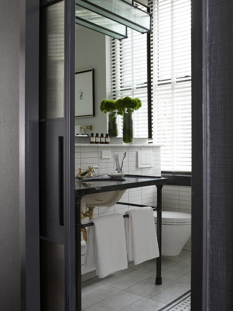 Refinery Hotel Studio, 1 Queen Bed 3