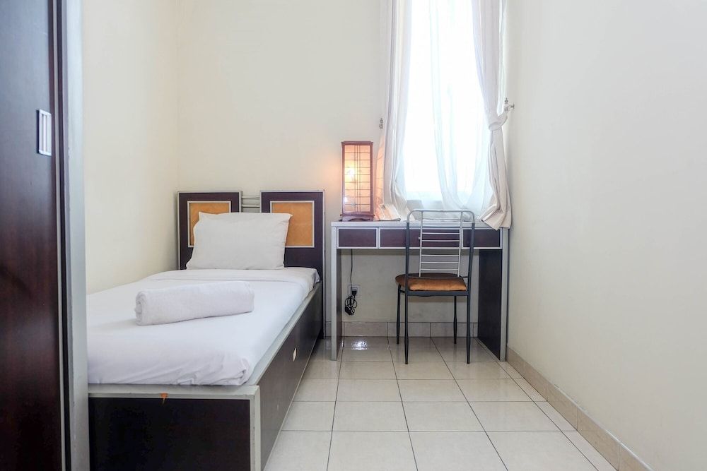 Fully Furnished and Comfortable 2BR Ambassador 2 Apartment Room 3