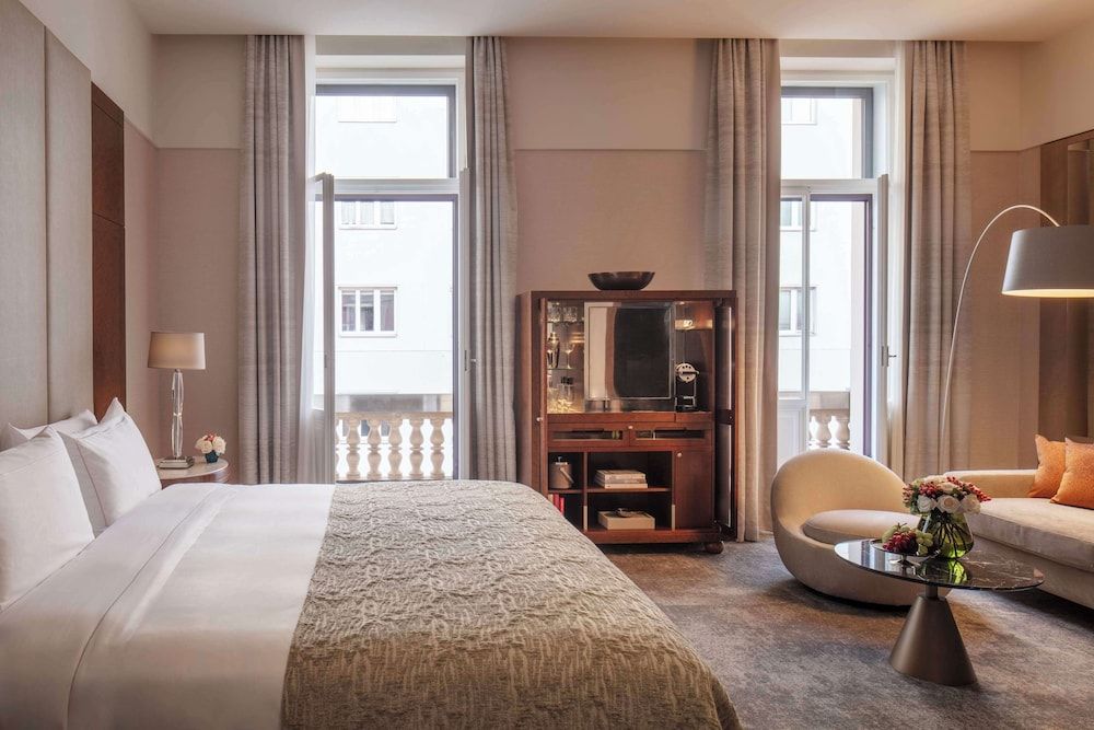Junior Suite (French Balcony)