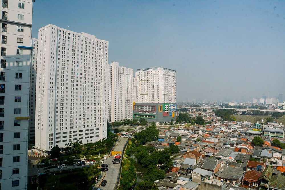 undefined Cozy Living 2BR Apartment at Bassura City near Mall 2