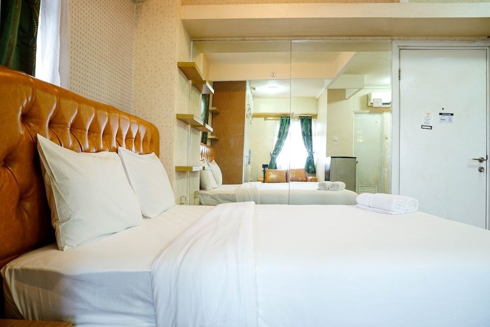 undefined Furnished Studio with Comfortable Design Green Pramuka Apartment 6