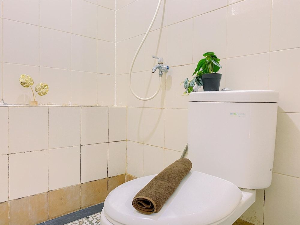 Relaxing 2BR Bassura City Apartment Room 10