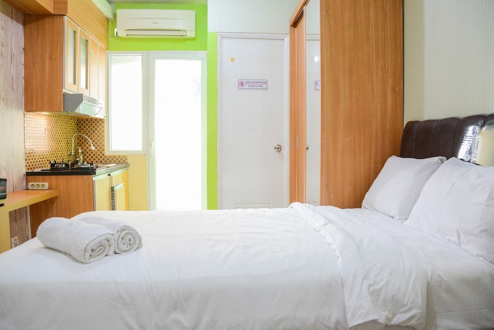 undefined Stylish and Comfortable Studio Green Pramuka Apartment