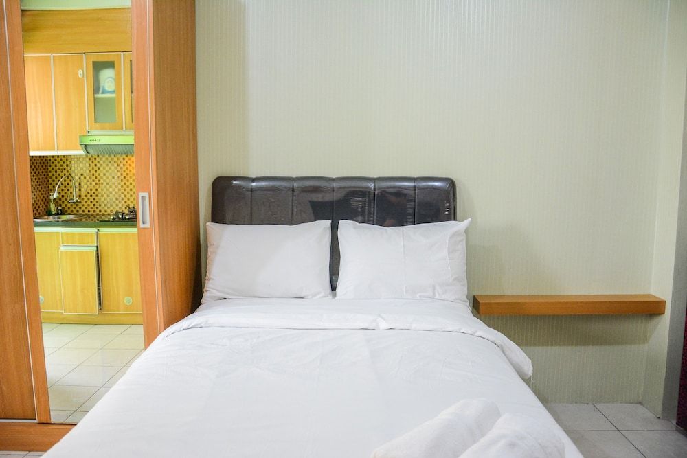 undefined Stylish and Comfortable Studio Green Pramuka Apartment 8
