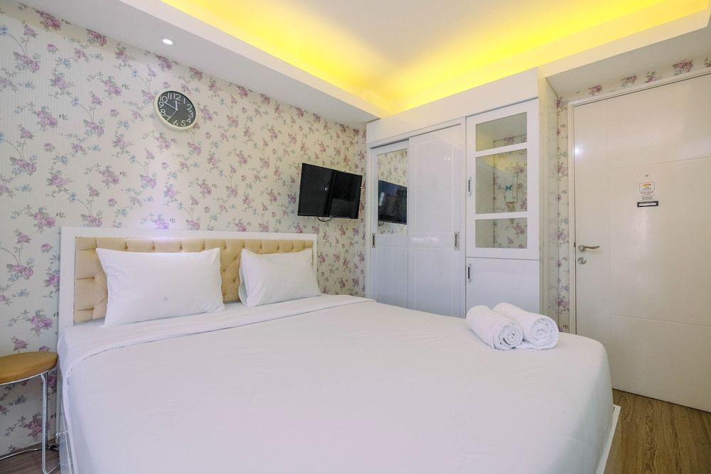 undefined Compact Studio Kalibata City Apartment near Shopping Center