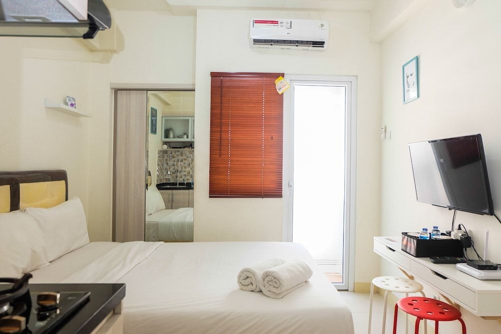 undefined Cozy Studio Apartment Connected to Mall at Green Pramuka 6