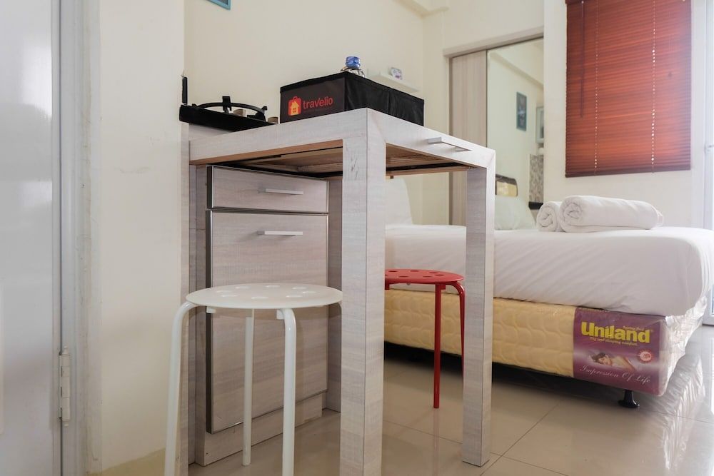 undefined Cozy Studio Apartment Connected to Mall at Green Pramuka 8