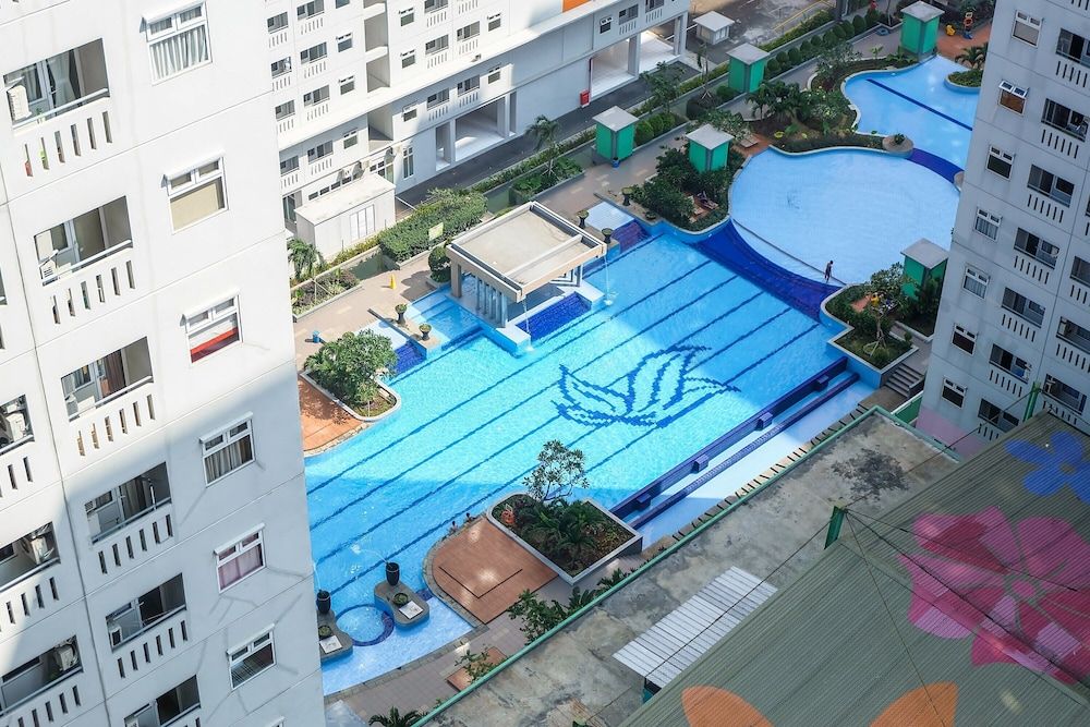 undefined Cozy Studio Apartment Connected to Mall at Green Pramuka 5