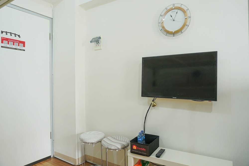 Compact and Scenic Studio Room Green Bay Pluit Apartment Room 8