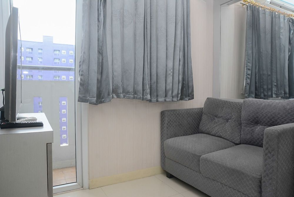 Comfortable and Clean 2BR Green Pramuka Apartment Room 9