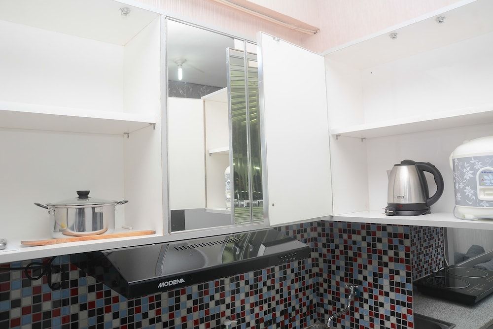 Comfortable and Clean 2BR Green Pramuka Apartment Room 8