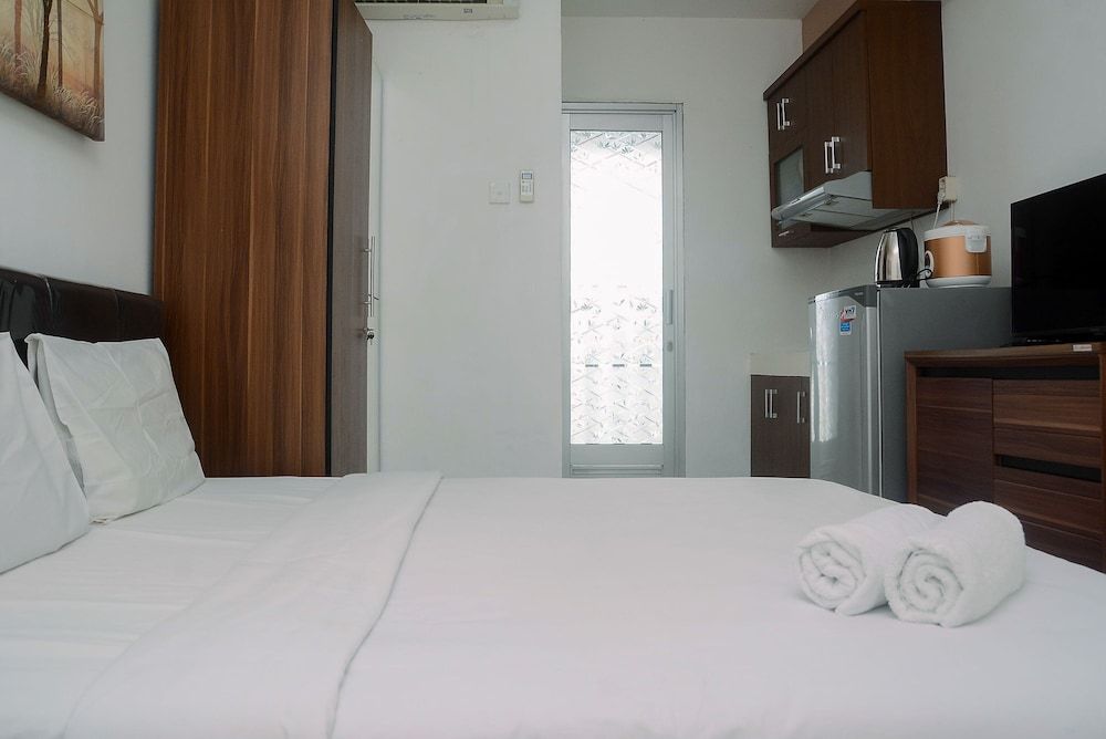 undefined Good and Comfy Studio Room at Green Bay Pluit Apartment 5