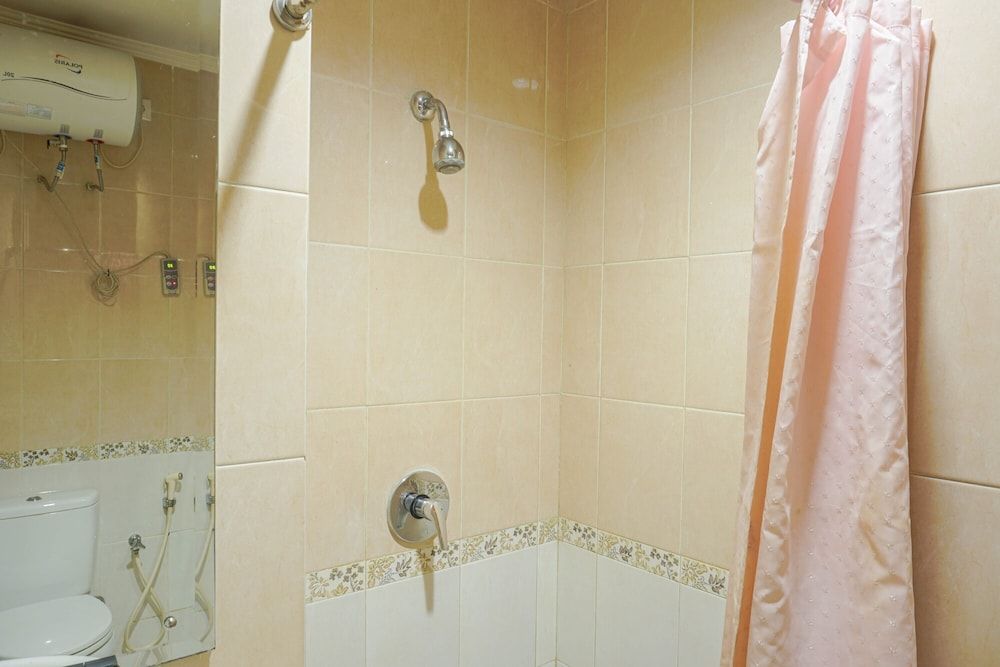 Strategic 1BR The Boulevard Apartment with Luxurious Design Apartment, Non Smoking, Kitchenette 6