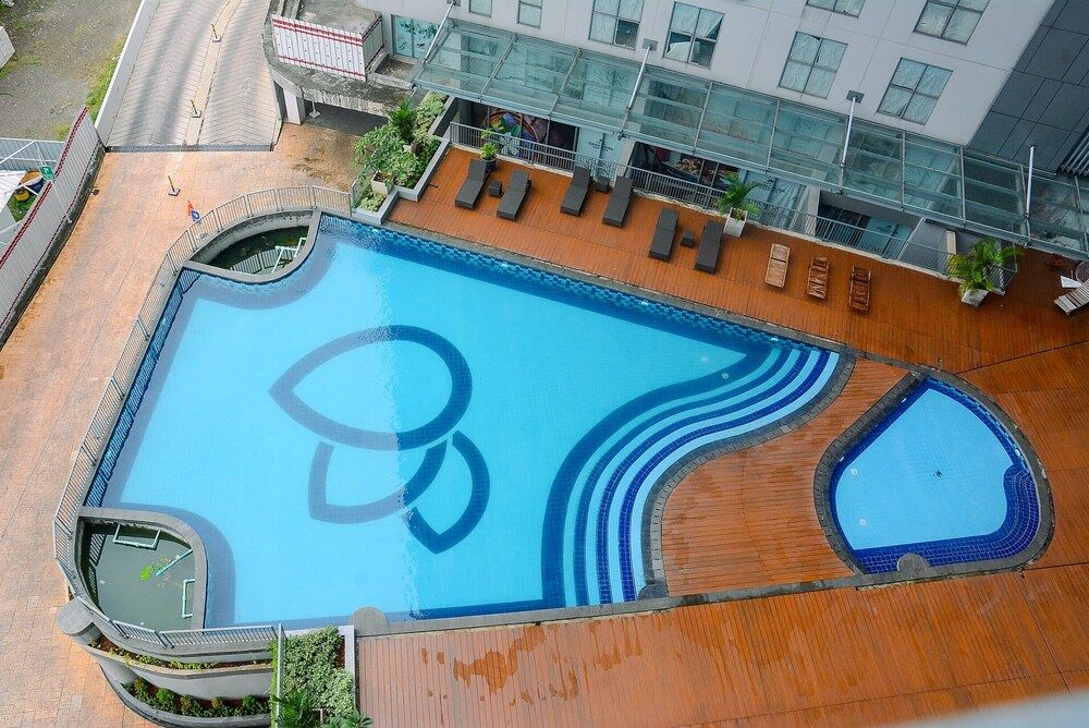 undefined Beautiful and Comfy 2BR Apartment at Royal Olive Residence 3