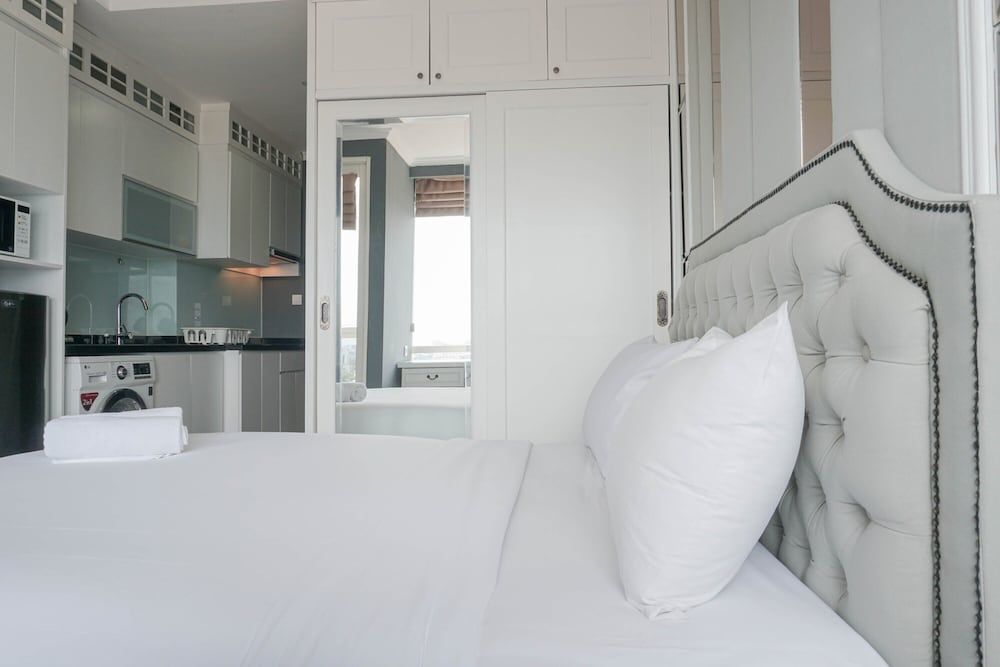undefined Comfy and Wonderful Studio Menteng Park Apartment 8