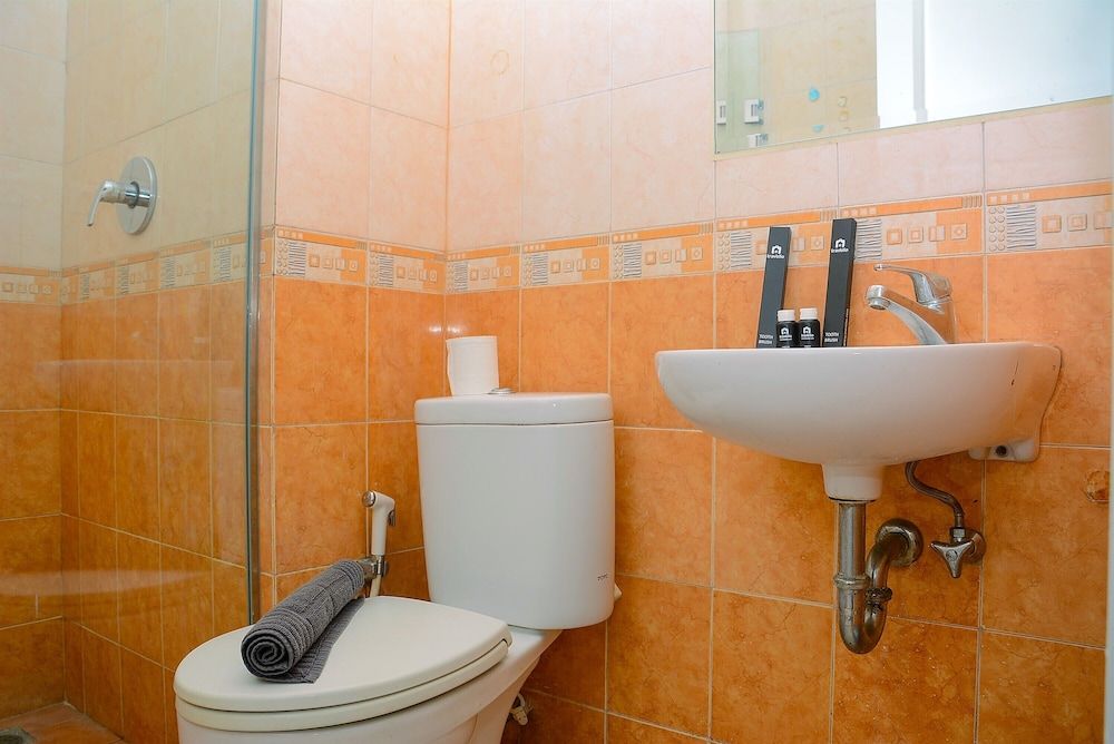 Simple Living 2BR Apartment City Home near MOI Kelapa Gading Apartment, Non Smoking, Kitchenette 9