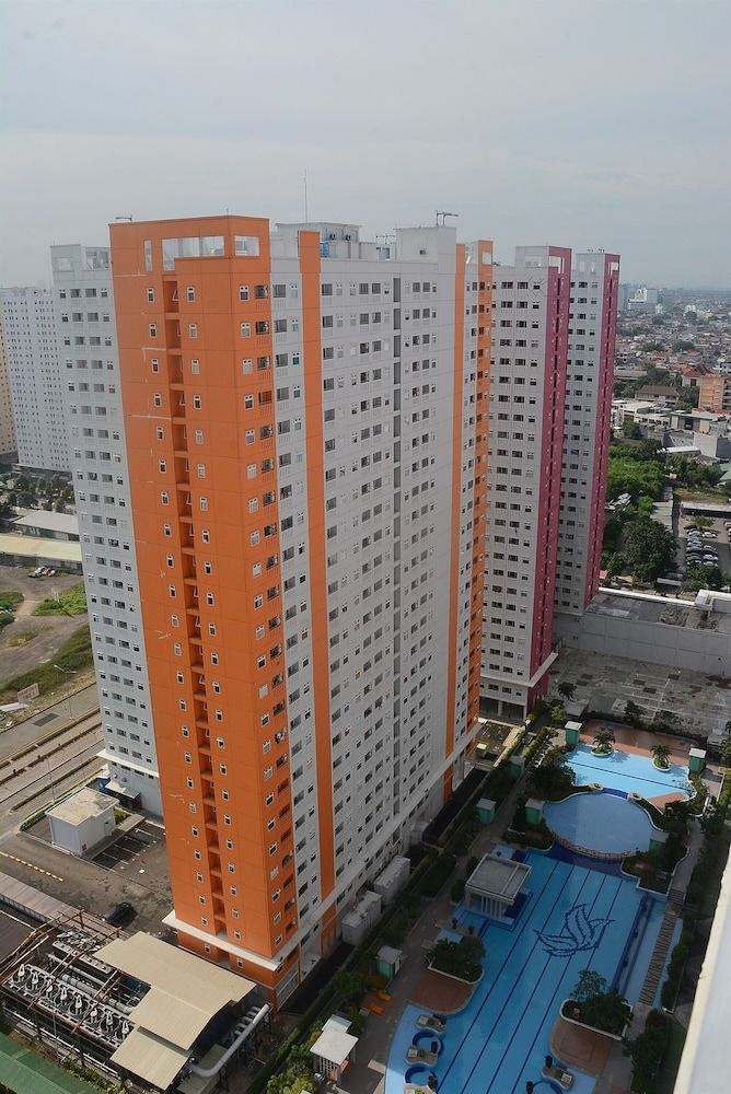 undefined Comfort Studio at Green Pramuka Apartment near Shopping Center 4