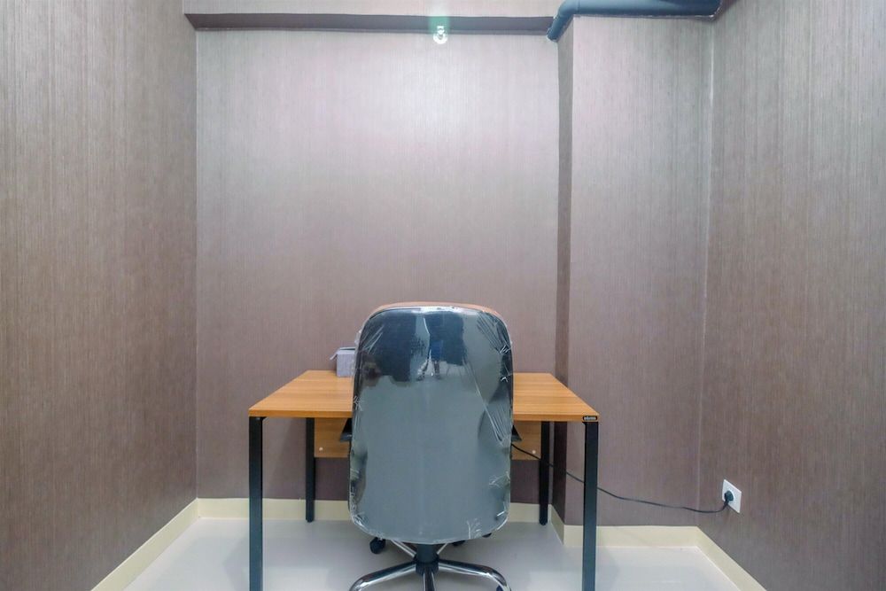 undefined Comfort 1BR with Study Room Green Pramuka Apartment 4