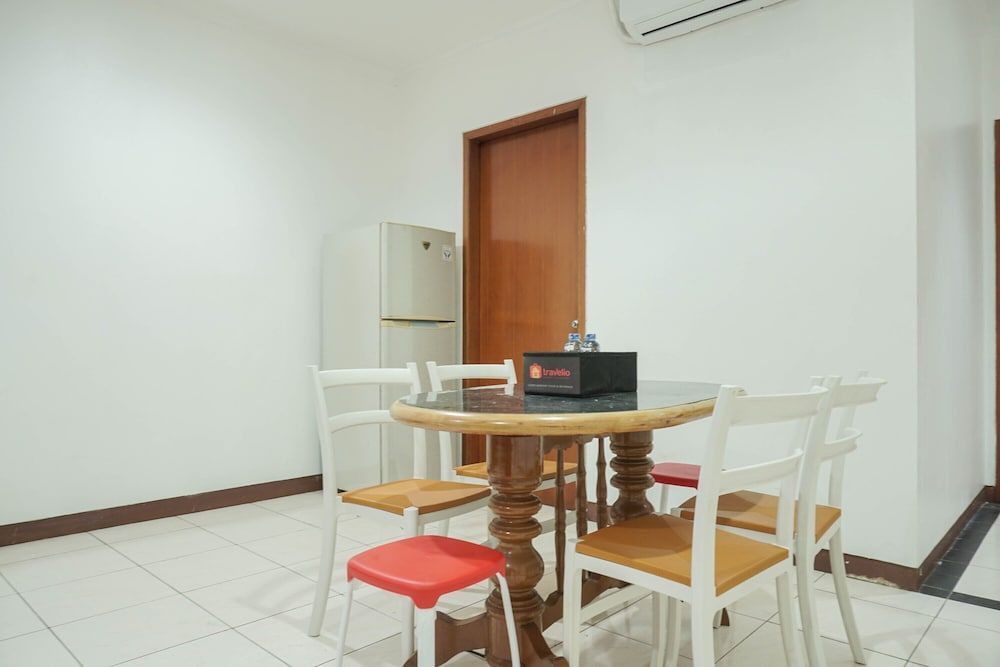 Spacious and Good 3BR Pangeran Jayakarta Apartment Room 20