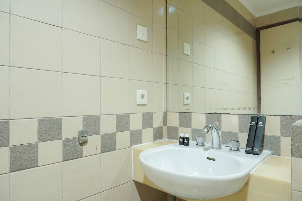 Spacious and Good 3BR Pangeran Jayakarta Apartment Room 17