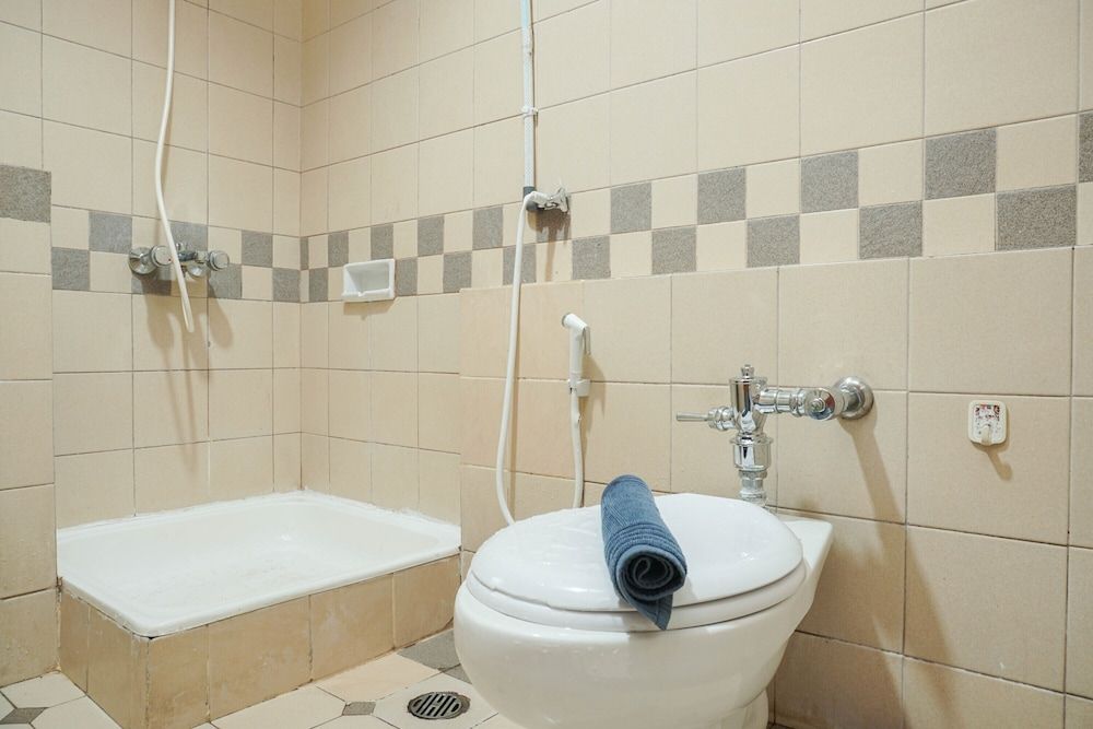 Spacious and Good 3BR Pangeran Jayakarta Apartment Room 16