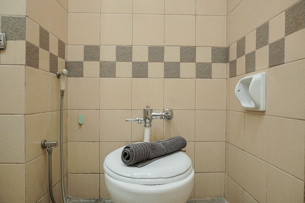 Spacious and Good 3BR Pangeran Jayakarta Apartment Room 14