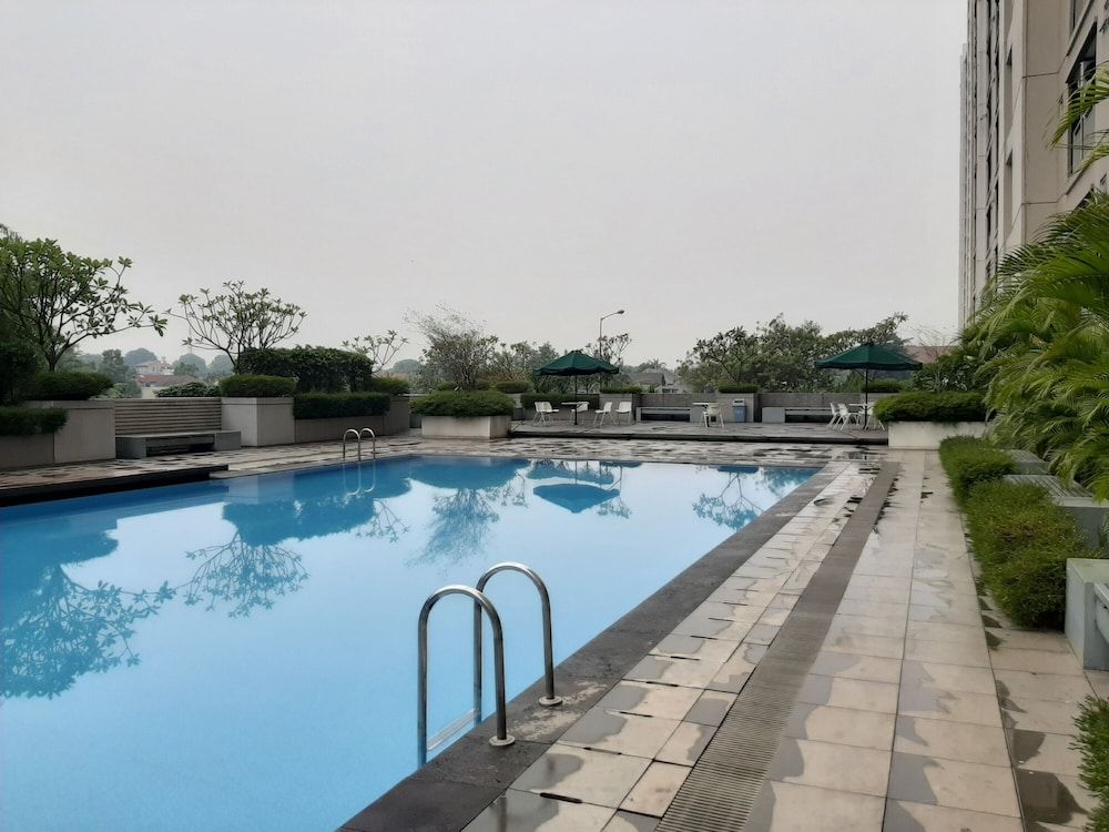 undefined Roomy Studio Room Bintaro Park View Apartment 4