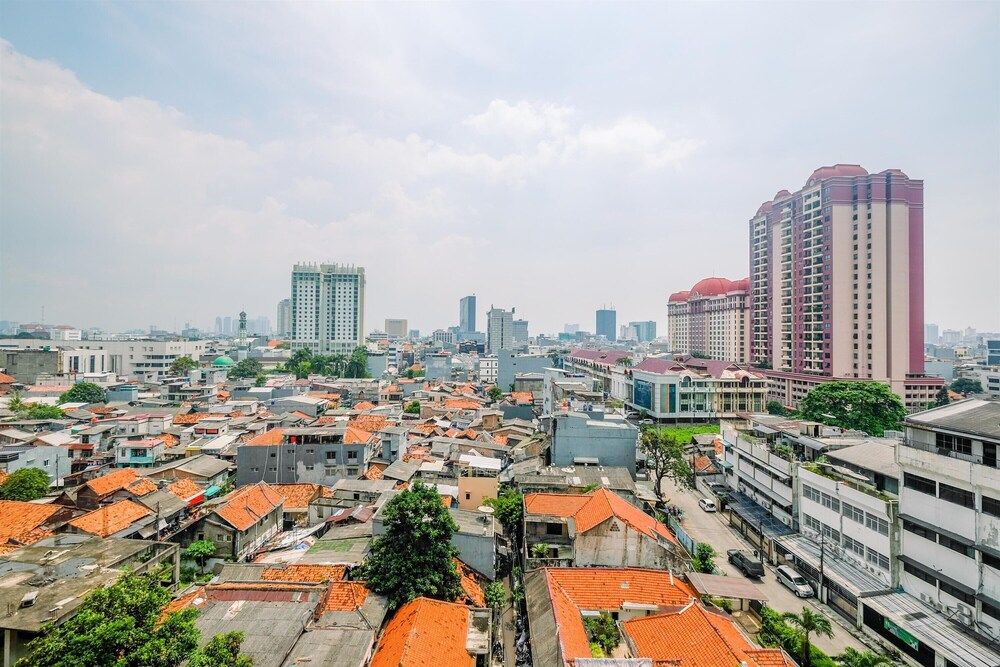 undefined Homey and Spacious 3BR Kondominium Juanda Apartment 2