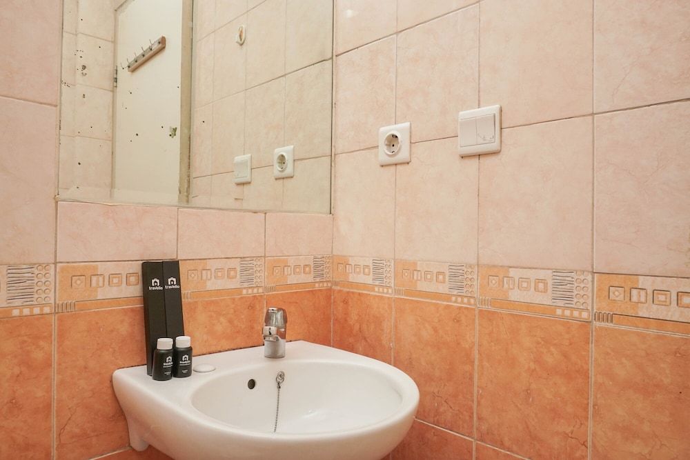 Strategic for 4 Pax 2BR City Home Apartment near MOI Room 18