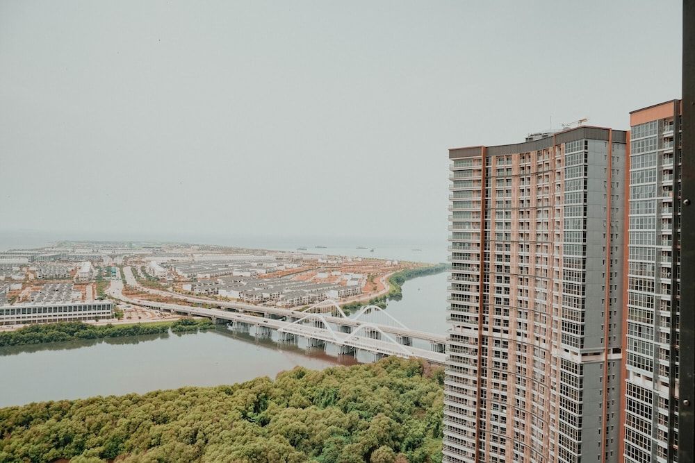 undefined Luxury and Cozy Studio at Gold Coast Apartment 4