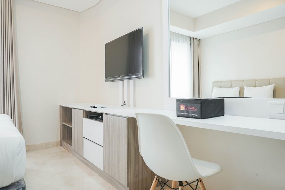 undefined Luxury and Cozy Studio at Gold Coast Apartment 8