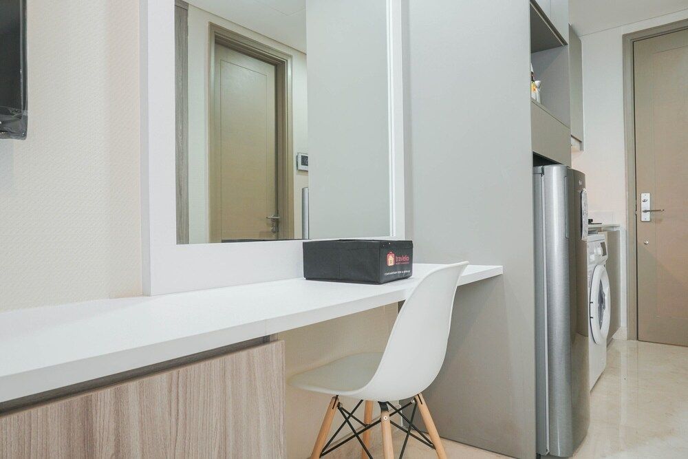 undefined Luxury and Cozy Studio at Gold Coast Apartment 5