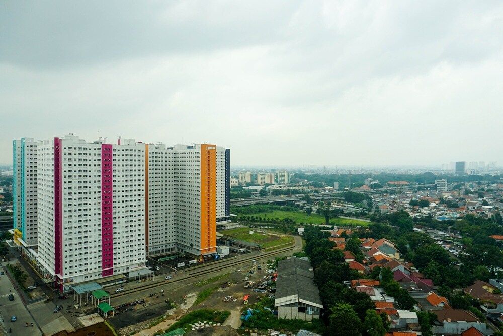 undefined Functional Studio Green Pramuka Apartment near Shopping Center