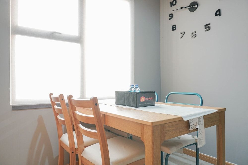 undefined Luxurious 1BR Apartment at Belmont Residence 10