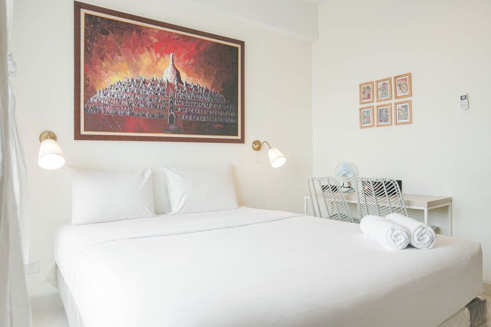 undefined Minimalist Studio Room With City View At West Vista Apartment