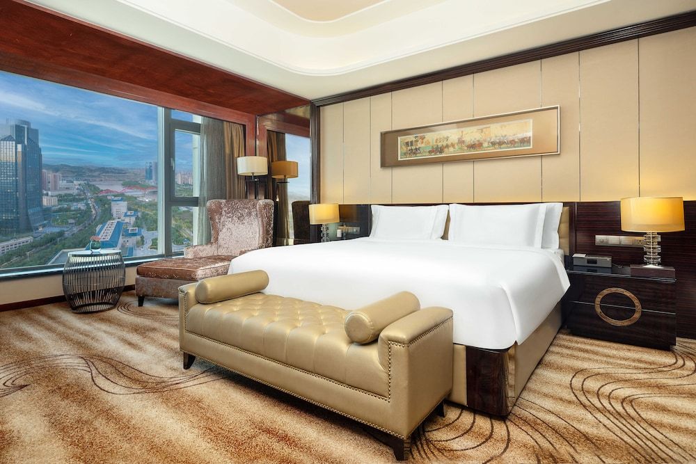 Suite, 1 Bedroom (with Living and Dining Area)