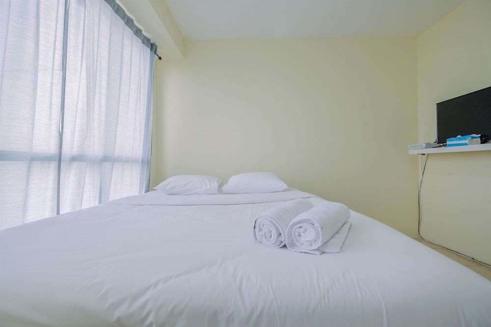undefined Tifolia Studio Apartment with Double Bed near LRT Station 5