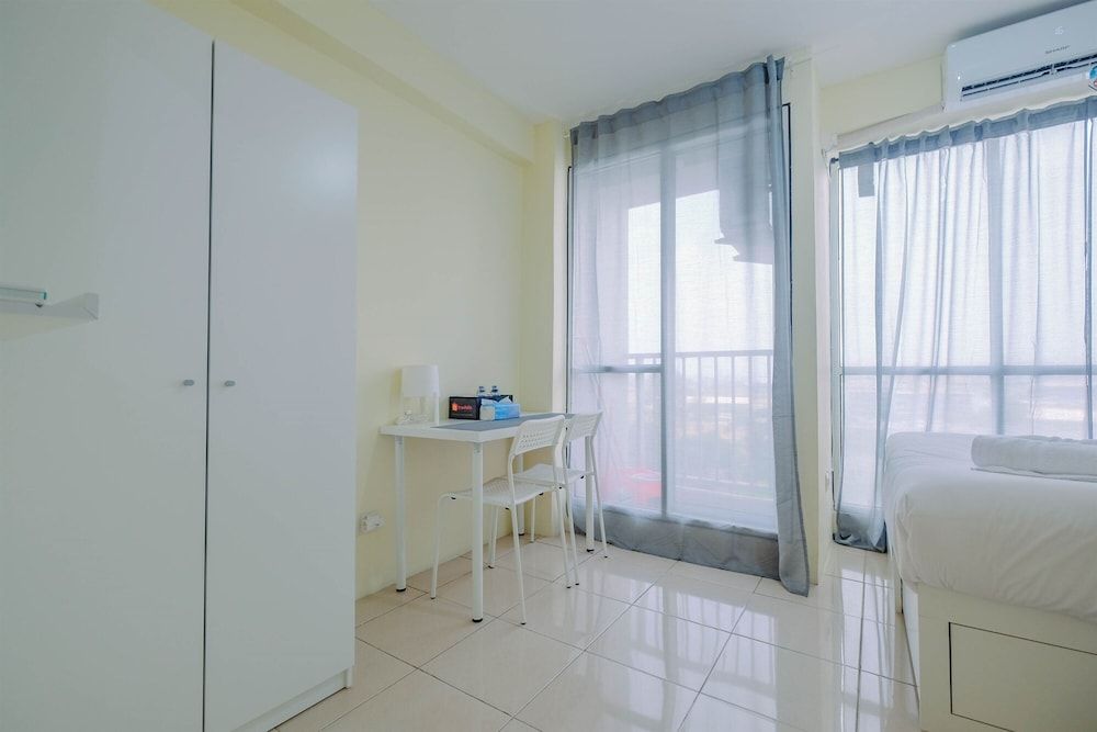 undefined Tifolia Studio Apartment with Double Bed near LRT Station 9
