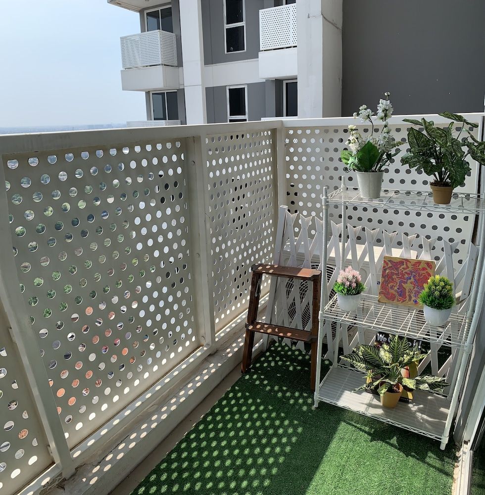 undefined Modern and Stylish Studio at West Vista Apartment 4