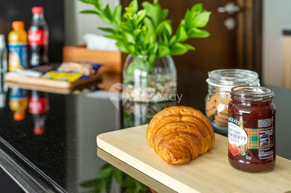 LONDON by Kozystay Apartment, 2 Bedrooms, City View 10