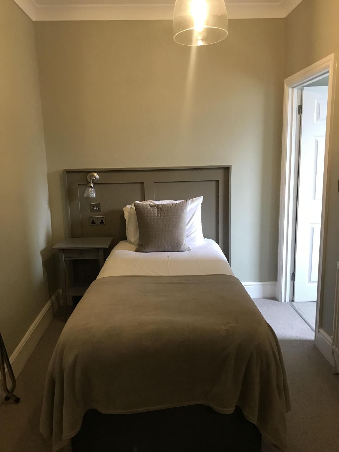 Single room-Shared Bathroom