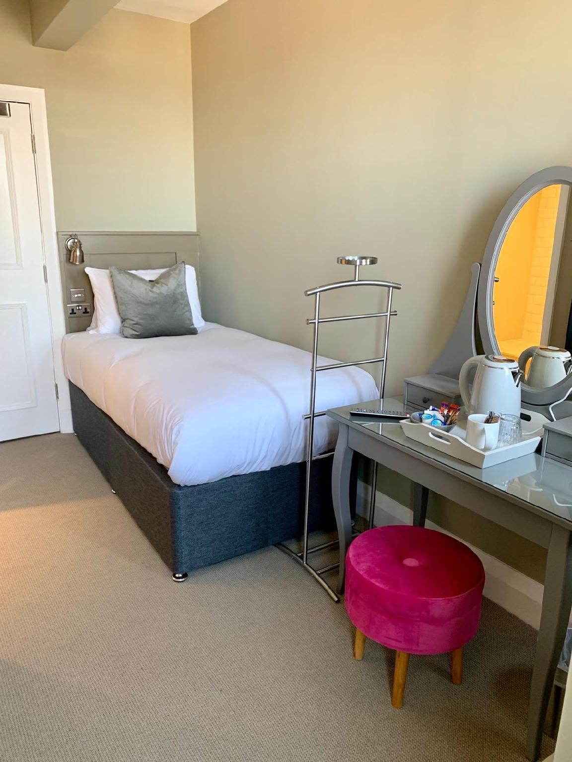 Single room-Superior-Ensuite with Shower