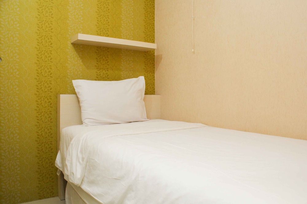 Minimalist and Warm 2BR Bassura City Apartment Room 4