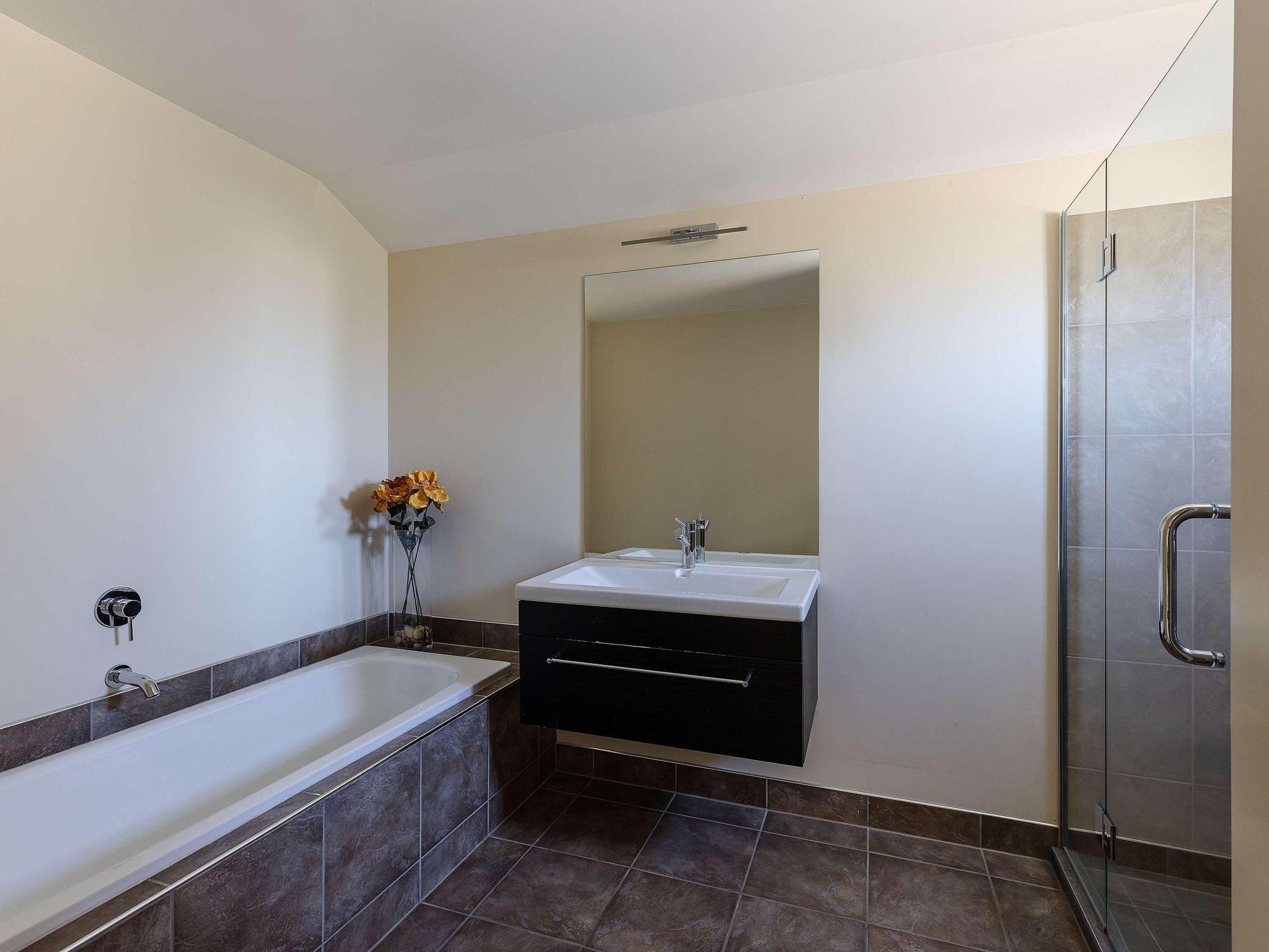 2 Bedroom 2 Bathroom Apartment