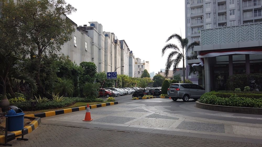 undefined Elegant 3BR + 1 Apartment with Private Lift & 80 mbps internet at The Lavande Residence 4