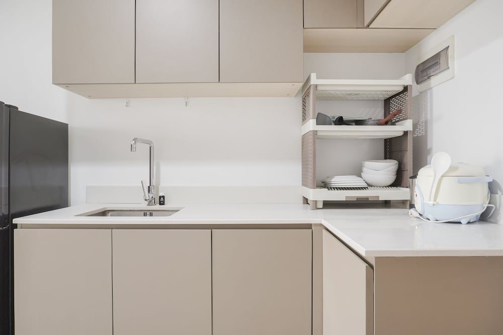 Stunning And Strategic 2Br Gold Coast Apartment Near Pik Room 8