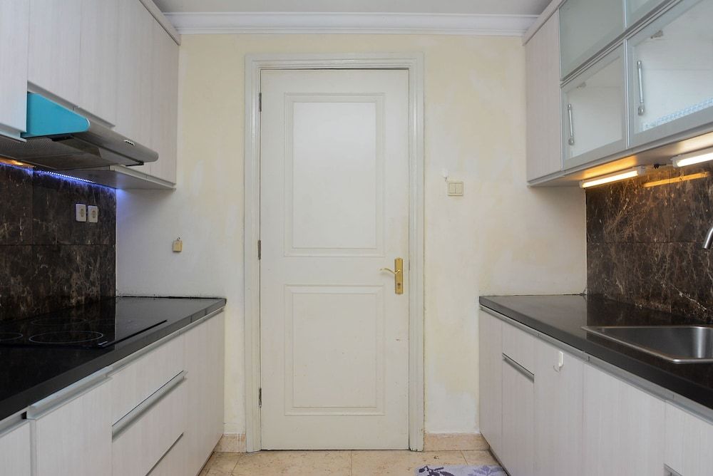 undefined Strategic 2Br At Istana Sahid Sudirman Apartment 10