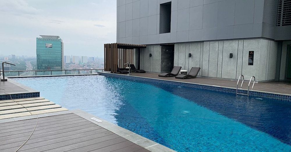 undefined Elegant And Comfy 2Br At Holland Village Jakarta Apartment